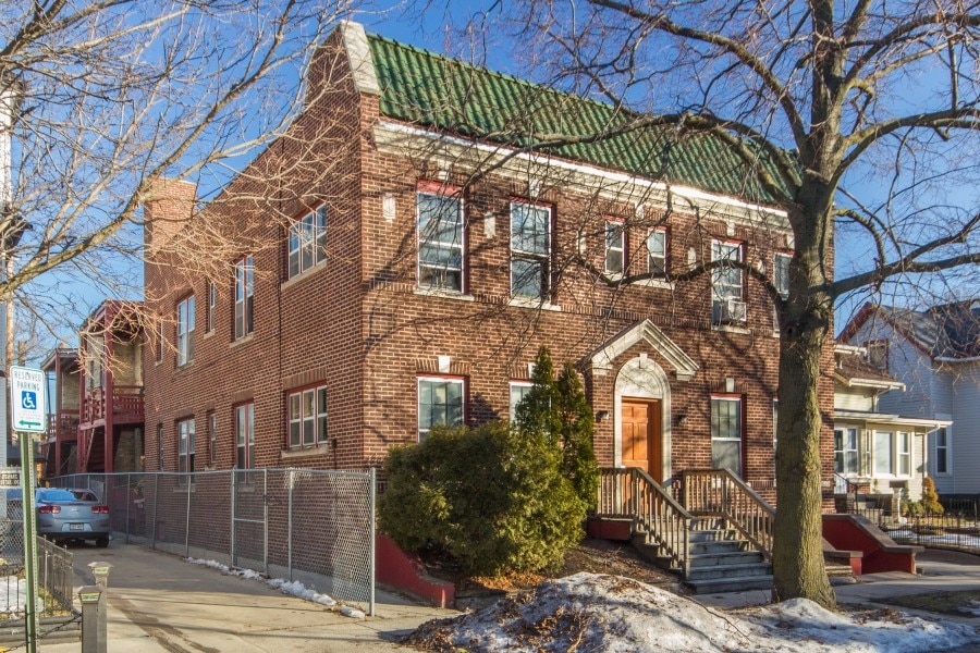 Primary Photo - 831 College Ave