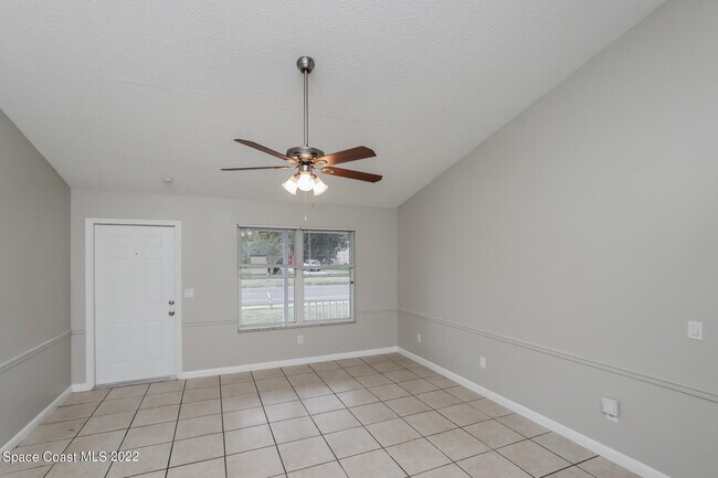 Building Photo - 304 Emerson Dr NW