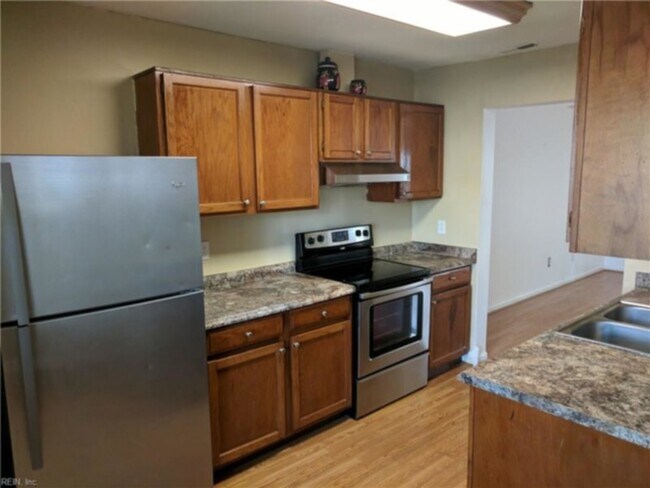 Foto del edificio - 243 Thalia Trace Dr