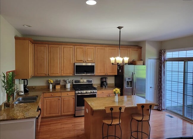 Foto del edificio - 2475 Waterbury Ln