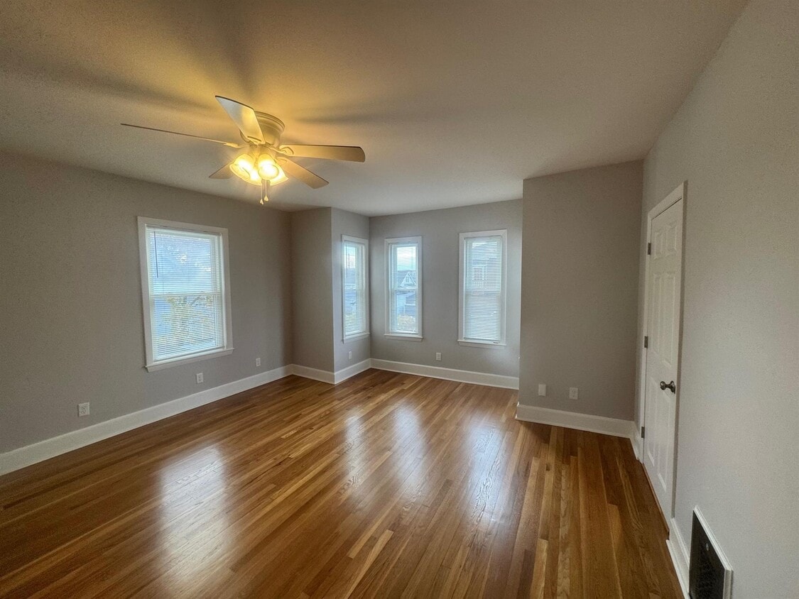 Foto principal - 103 Webster St