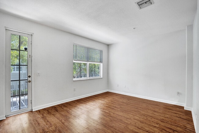 Building Photo - 3911 Shoma Dr
