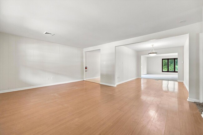 Foto del edificio - 27 Glover Ln