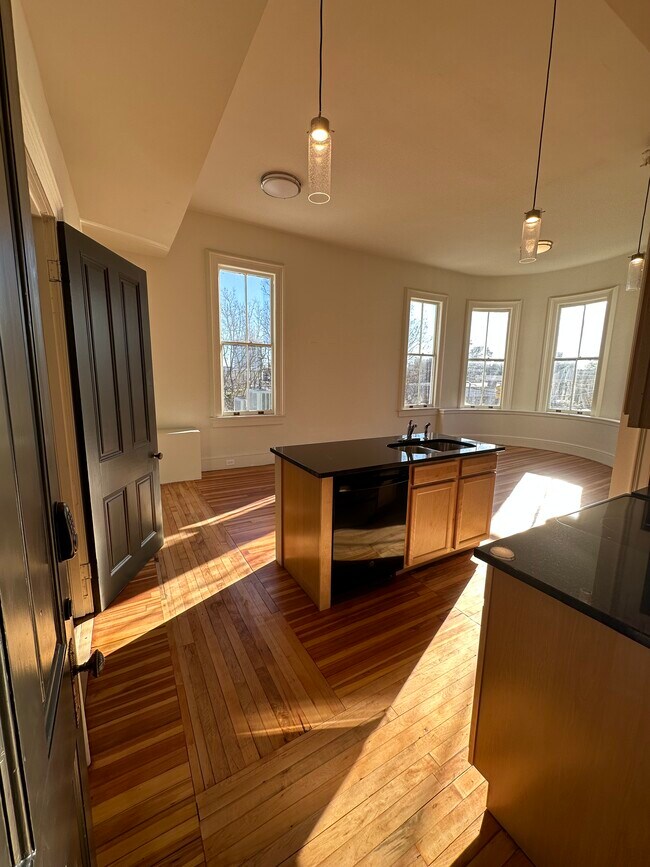 1527 Gervais St, Columbia, SC 29201 1527 Gervais St Columbia, SC