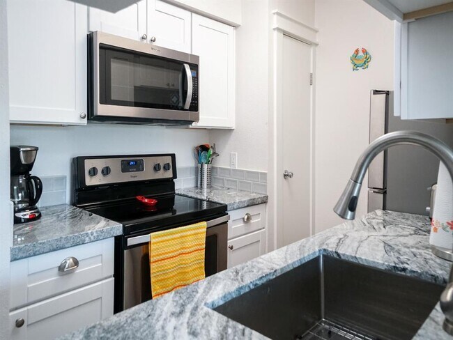 Foto del edificio - 3506 Cove View Blvd