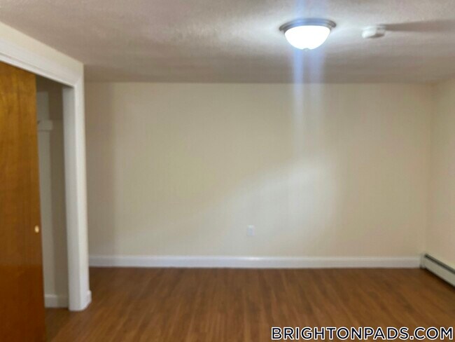 Foto del edificio - 176 N Beacon St