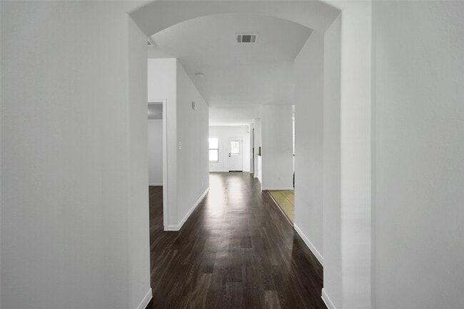 Building Photo - 9214 St Laurent Ln