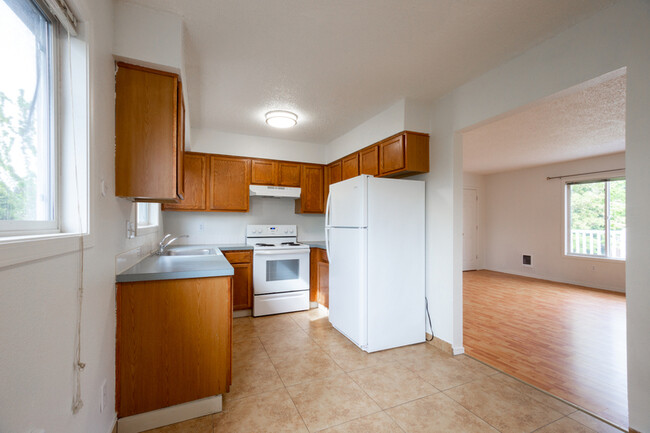 Building Photo - 13283 SE Oatfield Rd