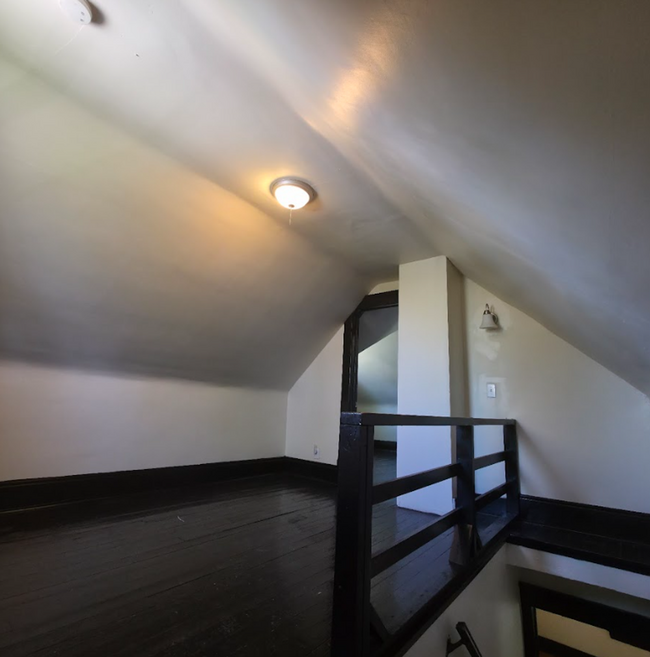 Foto del edificio - Single Family Home 2 beds 1 bath Available...
