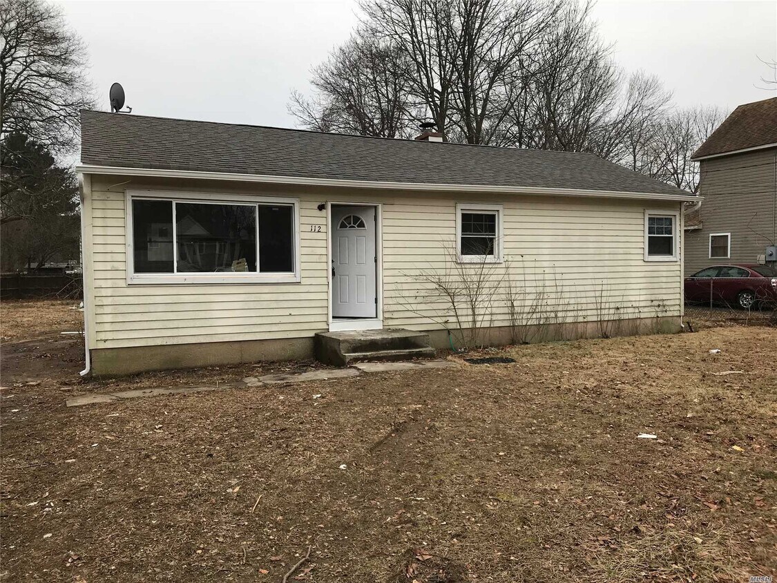Primary Photo - 112 Merrill St