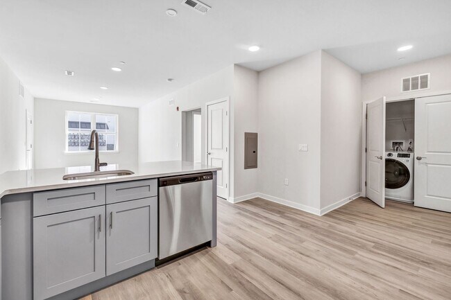 Interior Photo - Kinsley