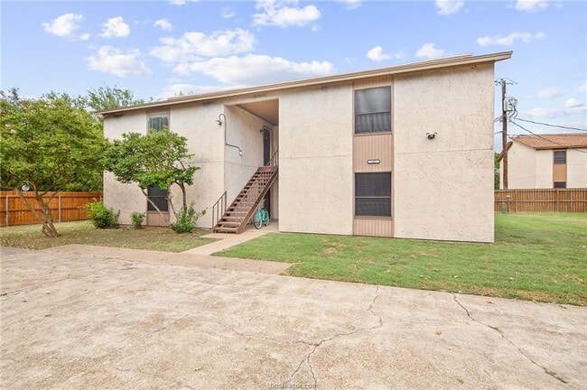 Building Photo - 1601 Brentwood Dr