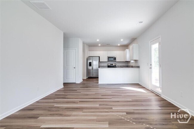 Building Photo - 101 Daylily Dr