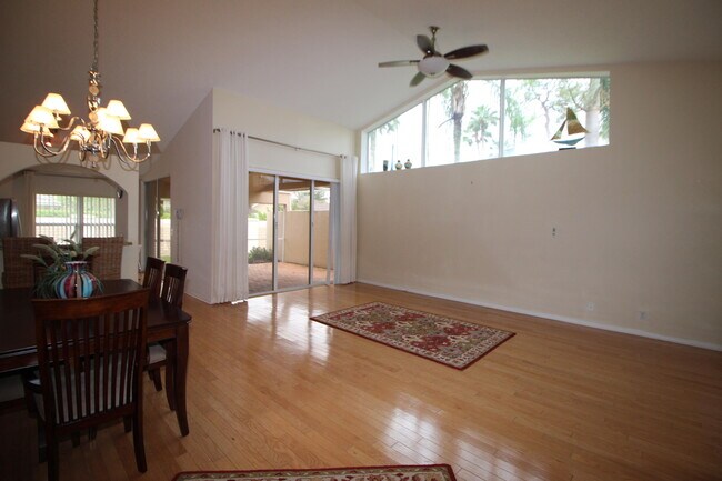 Building Photo - 404 Sabal Palm Ln