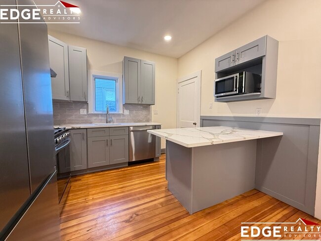 Foto del edificio - 96 Brayton Rd