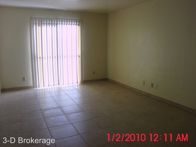 Building Photo - 1545 N Santa Rita Ave
