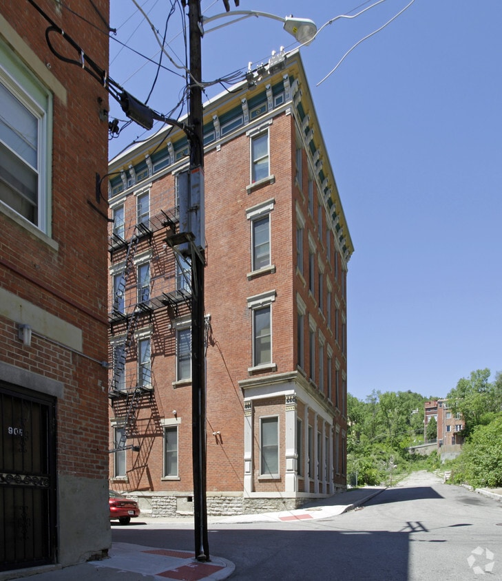 Building Photo - 1701 Hughes St