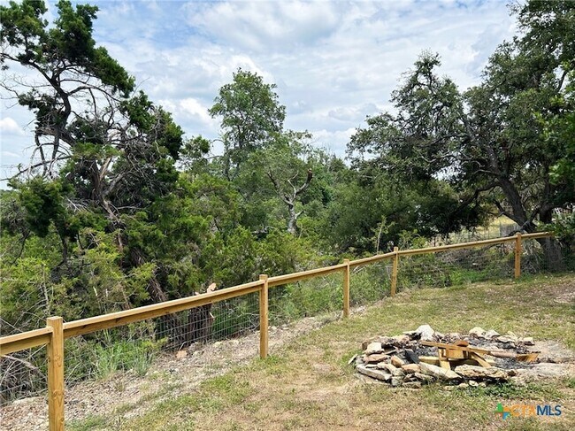 Foto del edificio - 156 Misty Hills Dr