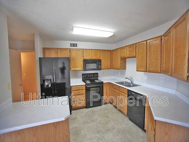 Building Photo - 5911 W Shangri La Rd