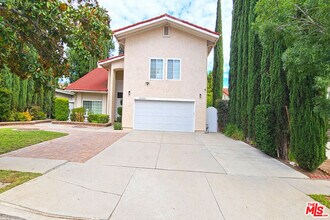 Building Photo - 10000 Hanna Ave