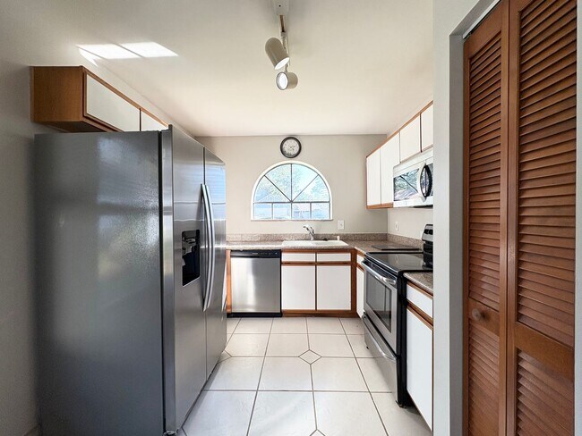 Building Photo - Beautifully Upgraded 3 BR Home in Hidden Lakes - Community Pool