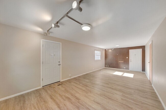 Building Photo - 1507 Thornton Dr