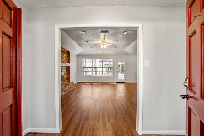 Building Photo - 1657 White Oak Creek Dr