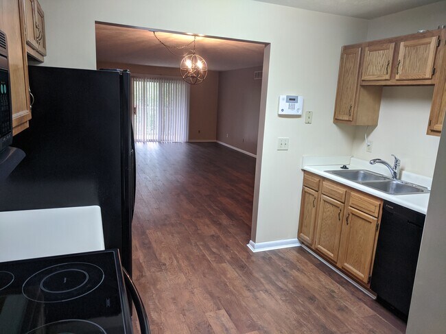 Foto del edificio - 3355 Lindsay Ln