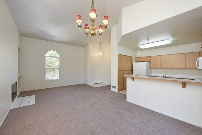 Foto del edificio - Beautiful 2BR/2BA Condo - Convenient Downtown San Jose Location!