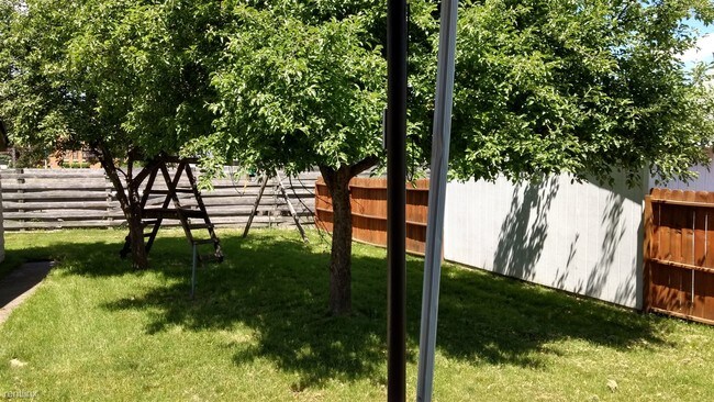 Foto del edificio - 4 br, 1.5 bath House - 316 John St