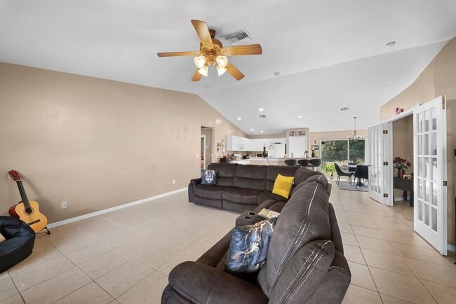 Foto del edificio - Beautiful 3 bedrooms 2 bathrooms single family home in Lehigh Acres