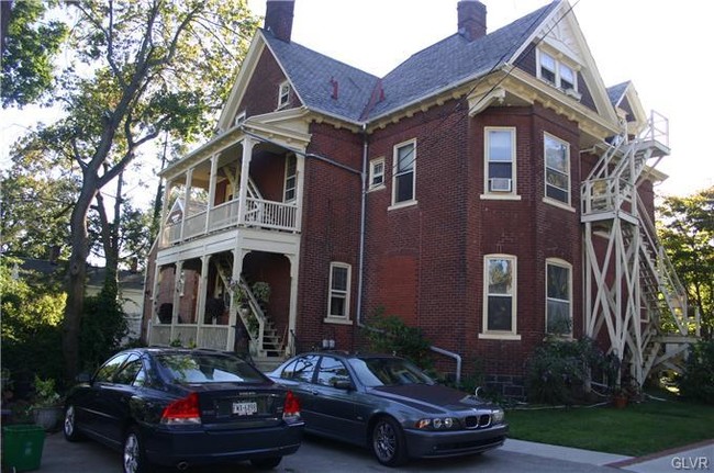 Building Photo - 428 N New St