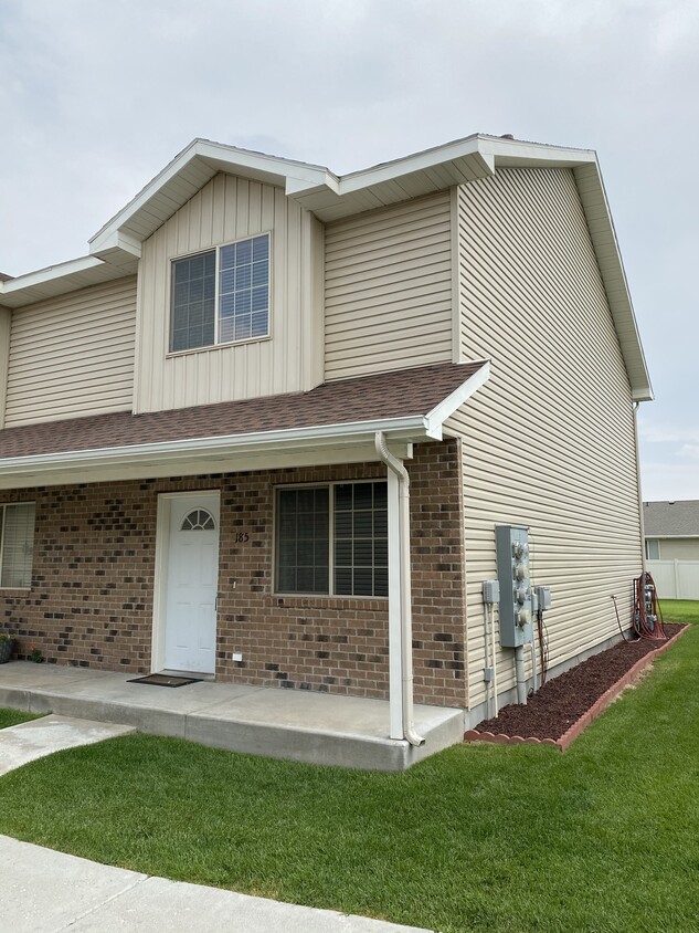 185 Robison Dr, Ammon, ID 83406 Townhome Rentals in Ammon ID