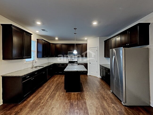 Building Photo - 2133 Leafmore Ct SE