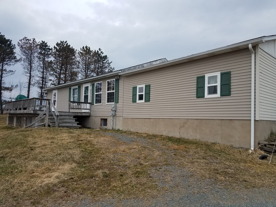 View of front door. - 498 Bidwell Hill Rd