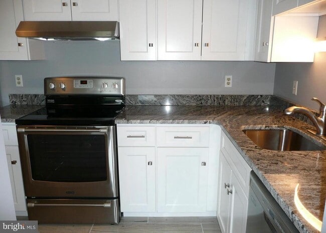 Building Photo - 8036 Abbey Ct