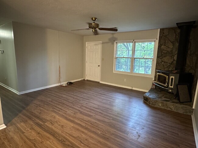 Building Photo - Check out this lovely 4 sided brick home located in Pine Mountain, GA