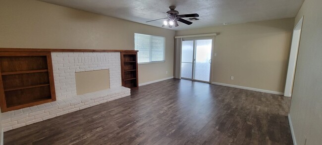 Building Photo - Cute 3 Bedroom Home On Irwin Rd