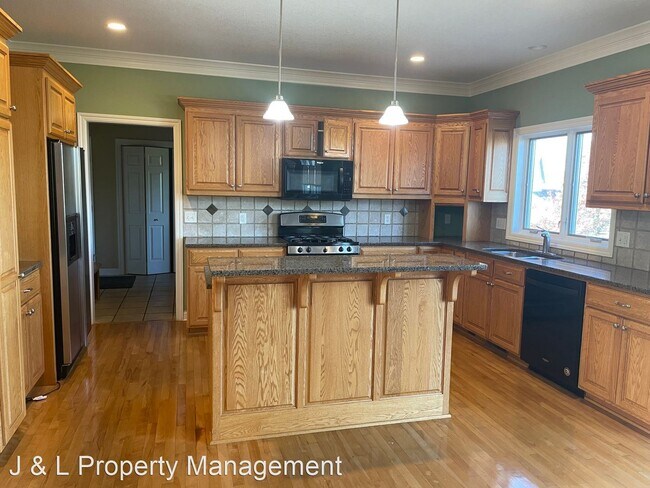 Building Photo - 5 br, 3.5 bath House - 2184 Hightop Lane NE