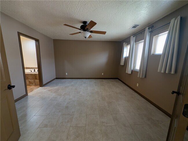 Building Photo - 27160 Vista Rd