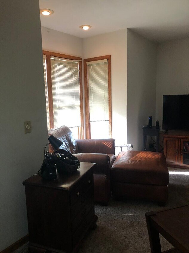 810 E Main St, Whitewater, WI 53190 House Rental in Whitewater, WI