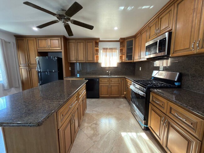 Foto del edificio - 534-536 N Parker St