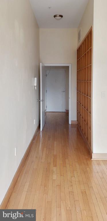 Building Photo - 326 8th St NE