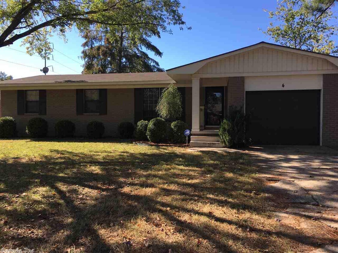 Primary Photo - 4 Serenity Dr