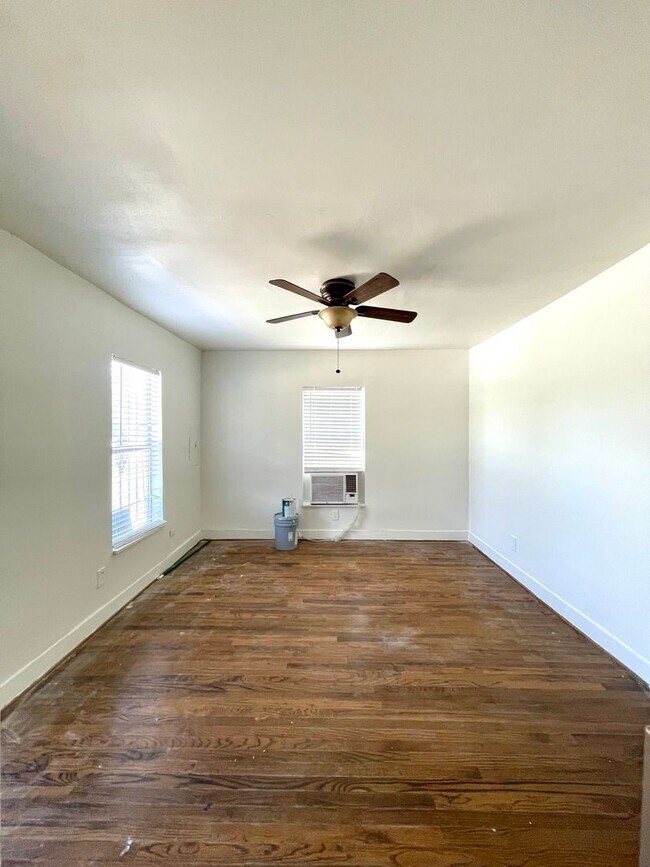 Foto del edificio - Cedar Crest Home 2 Bed, 1 Bath with Studio...