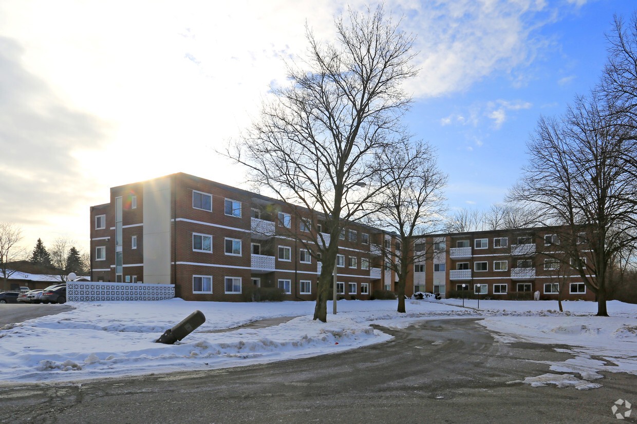Primary Photo - Parkview Apartments