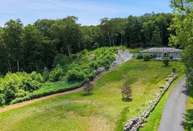 Building Photo - 205 Hardscrabble Rd