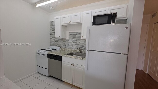 Foto del edificio - 2200 E Hallandale Beach Blvd
