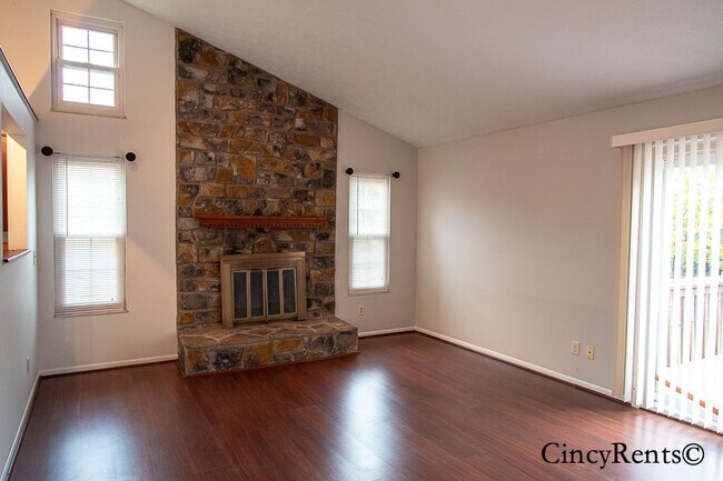 Foto del edificio - 8026 Buckland Dr