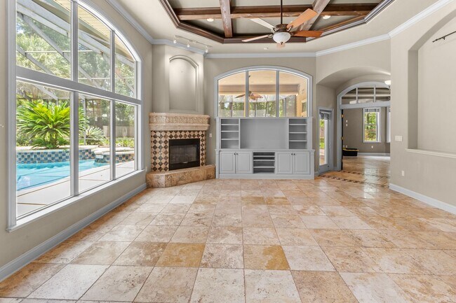 Foto del edificio - Executive Gainesville Rental: Custom 4 Sui...
